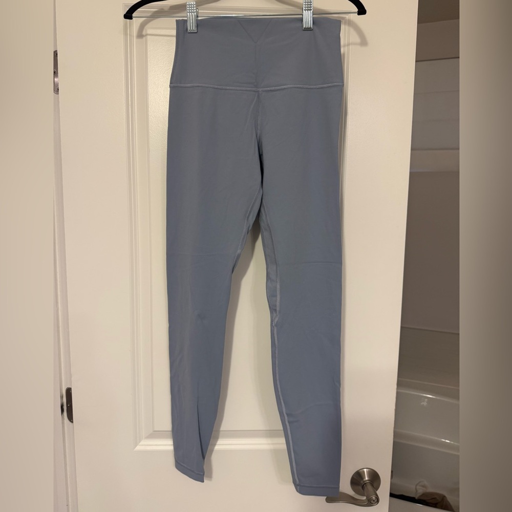 Lululemon NWOT light blue/grey Align Legging. Approx 28”